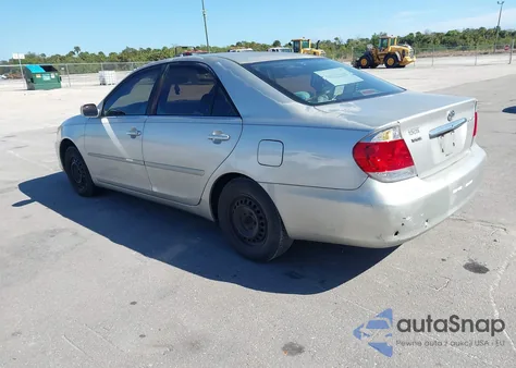 2006 Toyota Camry Le z USA, uszkodzony, nr VIN 4T1BE32K26U707351
